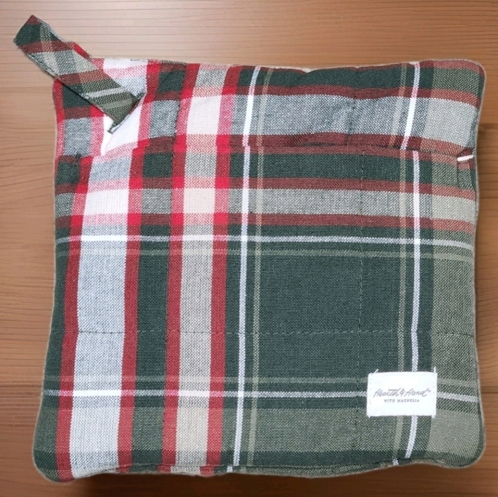 Hearth & Hand Magnolia Holiday Plaid Pocket Potholder – NWOT